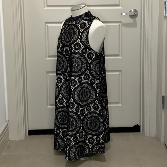 Love Fire Elegant Cocktail Dress, Black lace w/ white and soft gold underlay, M - Picture 7 of 14